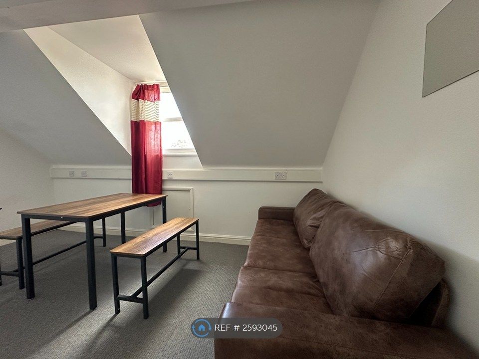 Property photo 1 of 10 Living Room