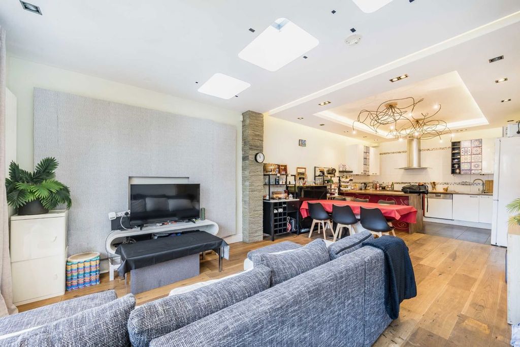 Property photo 2 of 6