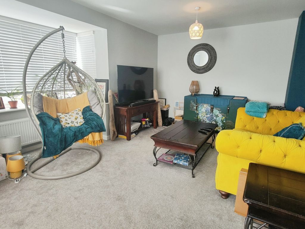 Property photo 2 of 19 Image