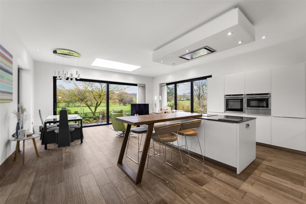 Property photo 2 of 40