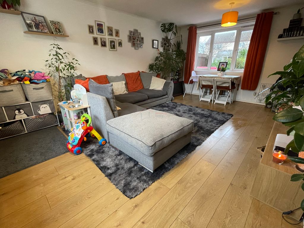 Property photo 3 of 22 Lounge B.Jpg