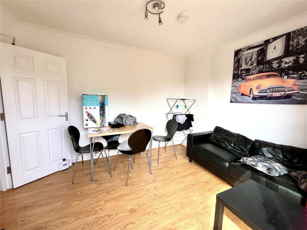 Property photo 2 of 10 Lounge