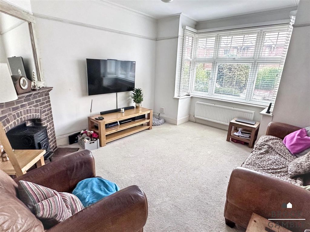 Property photo 3 of 14 01323 438506