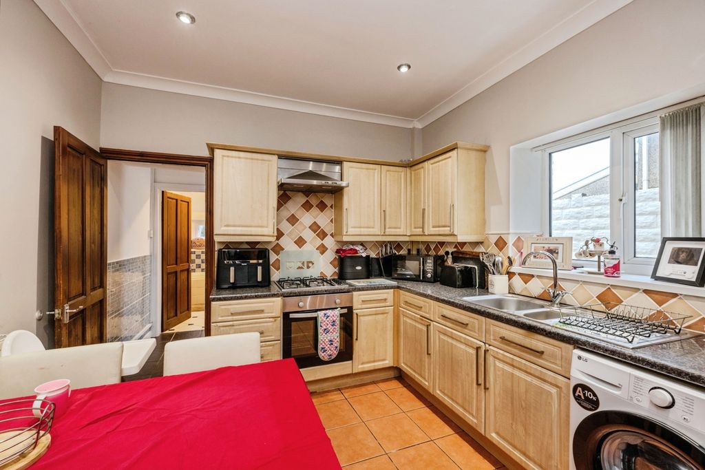 Property photo 3 of 20 Pbox-Img.Jpg