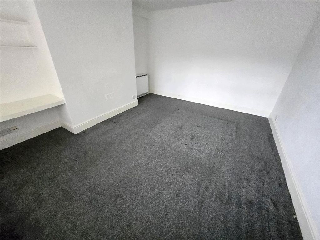 Property photo 2 of 7 Bedroom 1