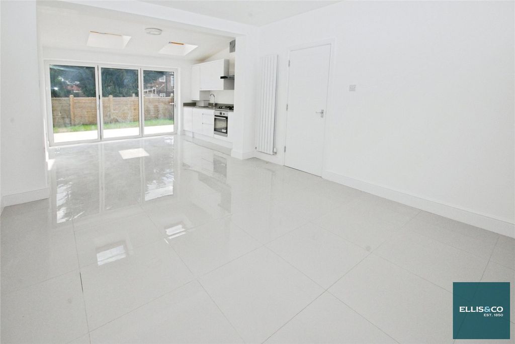 Property photo 2 of 11 Picture No. 17
