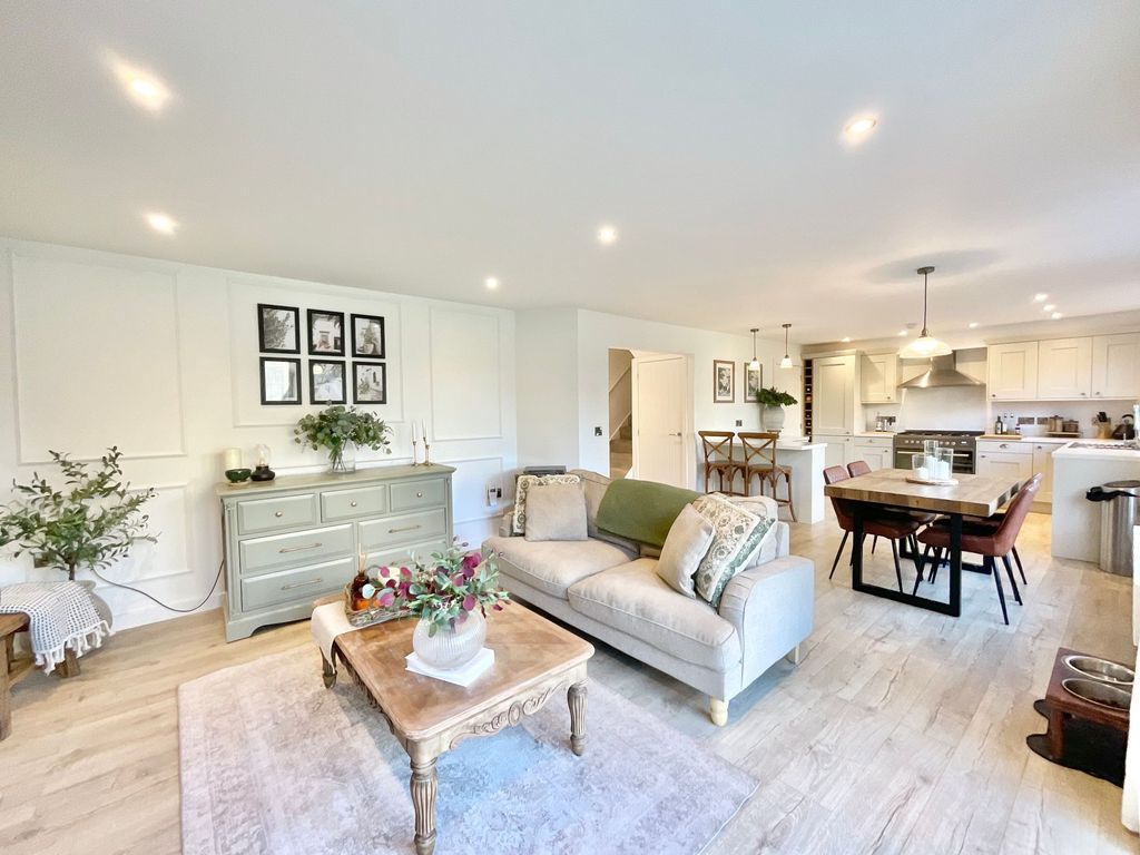 Property photo 2 of 31