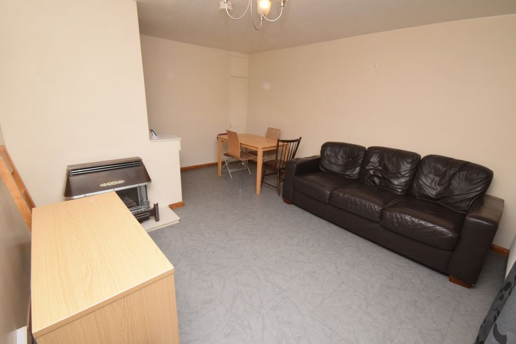 Property photo 2 of 10 Lounge