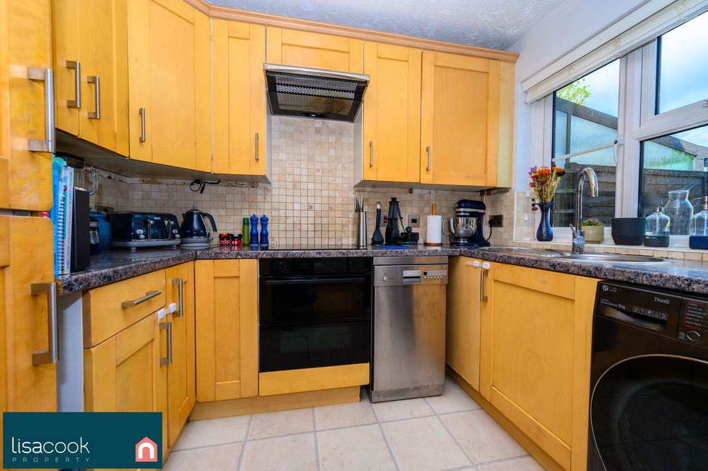 Property photo 3 of 24