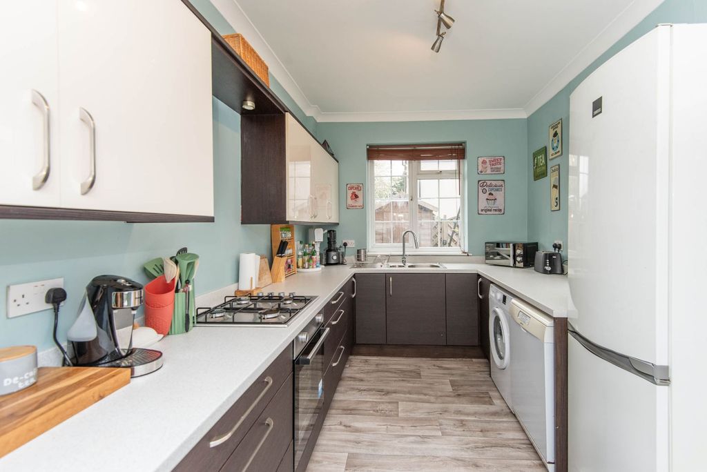 Property photo 2 of 19