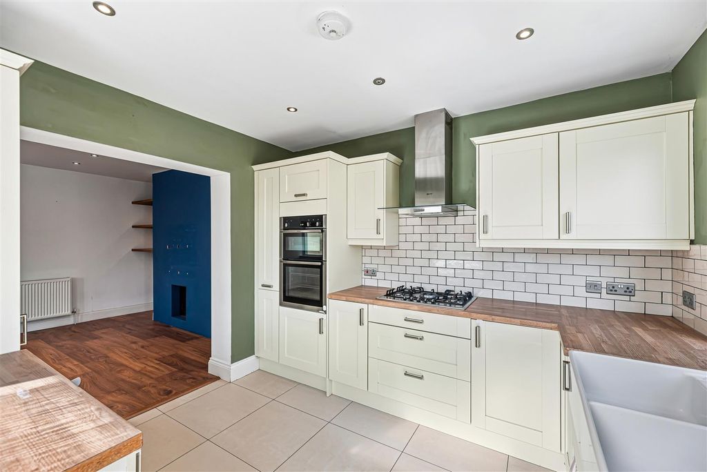 Property photo 3 of 21 Kitchen