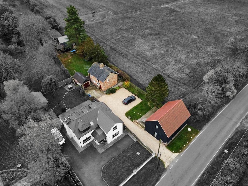 Property photo 2 of 27