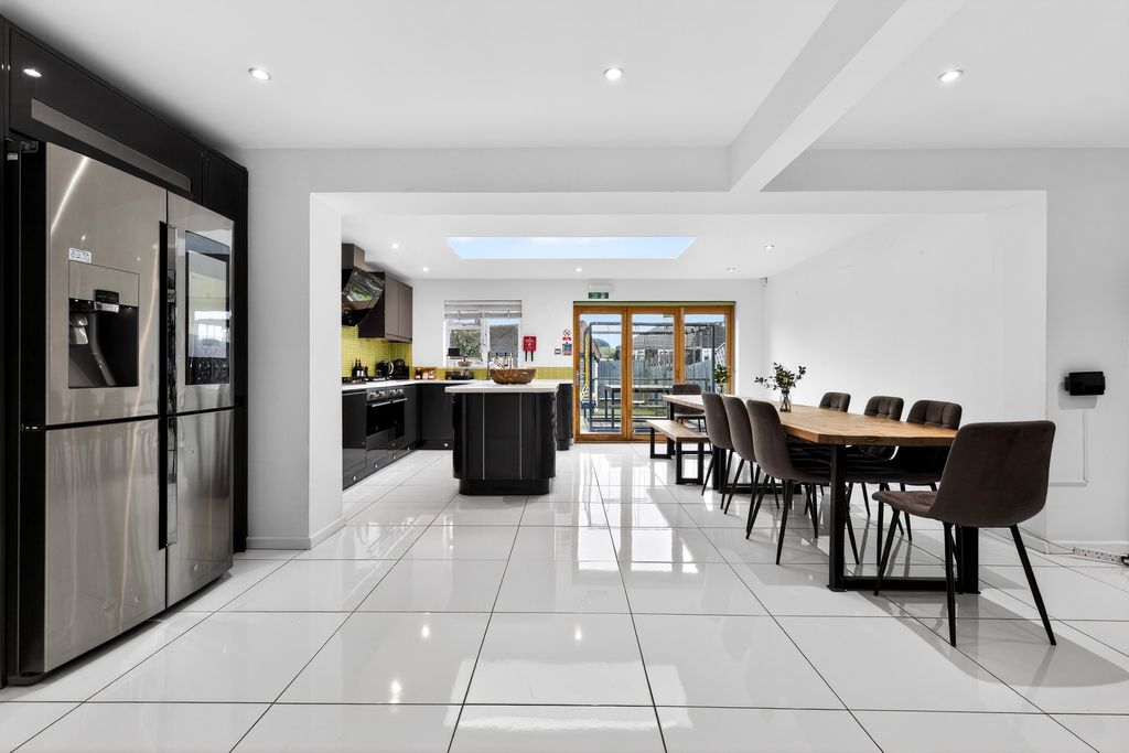 Property photo 2 of 35