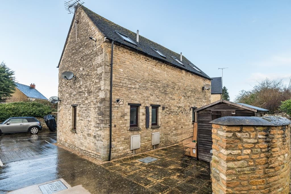 Property photo 2 of 11 External View