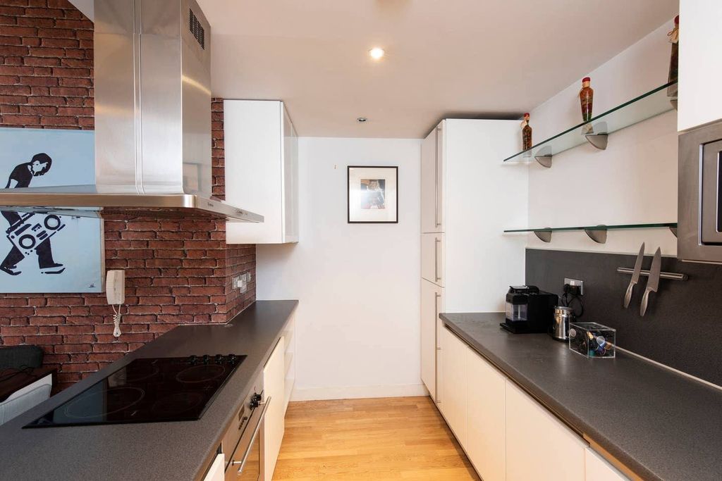 Property photo 3 of 12 Gallery