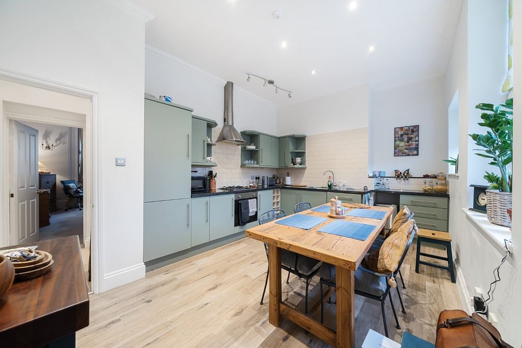 Property photo 2 of 10 Picture No. 18