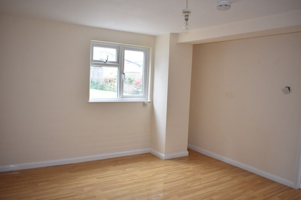 Property photo 3 of 8 Lounge