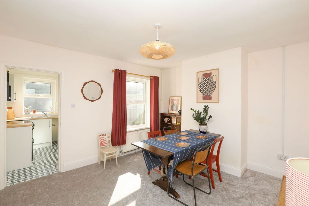 Property photo 3 of 25