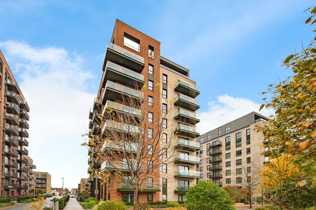 Property photo 1 of 17