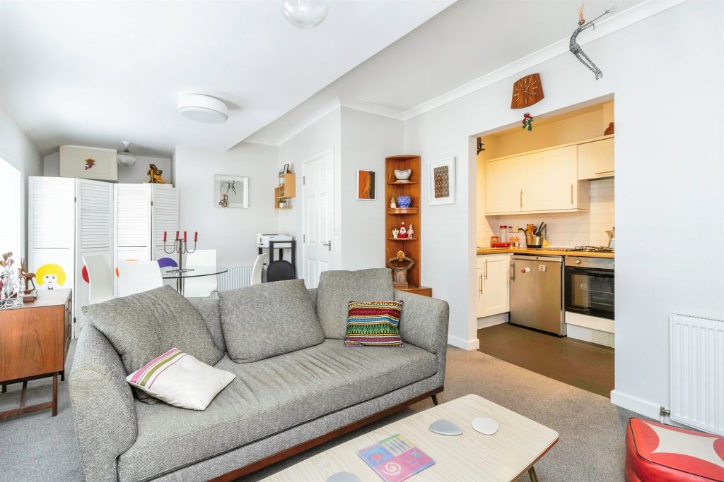 Additional image 4 of 2 bed flat for saleHigh Street, Dawlish EX7