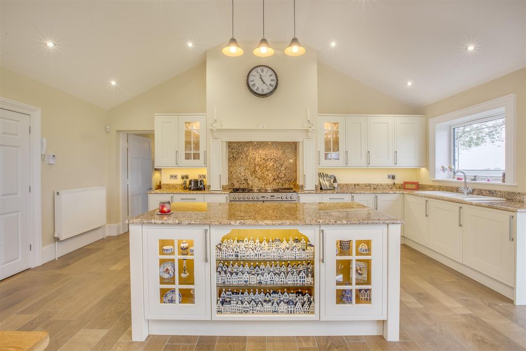 Additional image 11 of 6 bed detached house for saleThe Ride, Totternhoe, Bedfordshire LU6