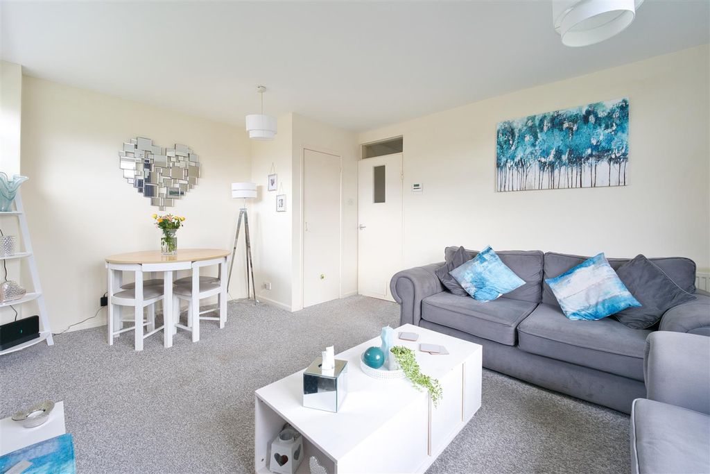 Property photo 3 of 10 Living Room