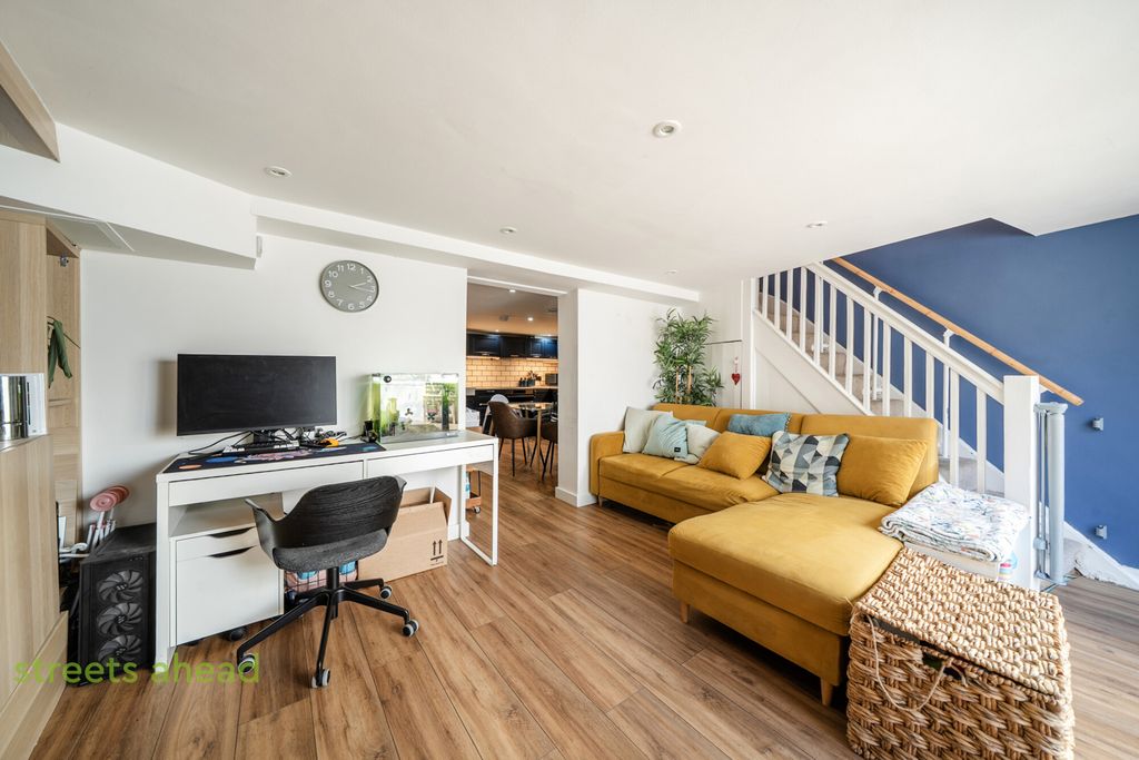 Property photo 3 of 17 1c1E67F4-Aa19-4A6...