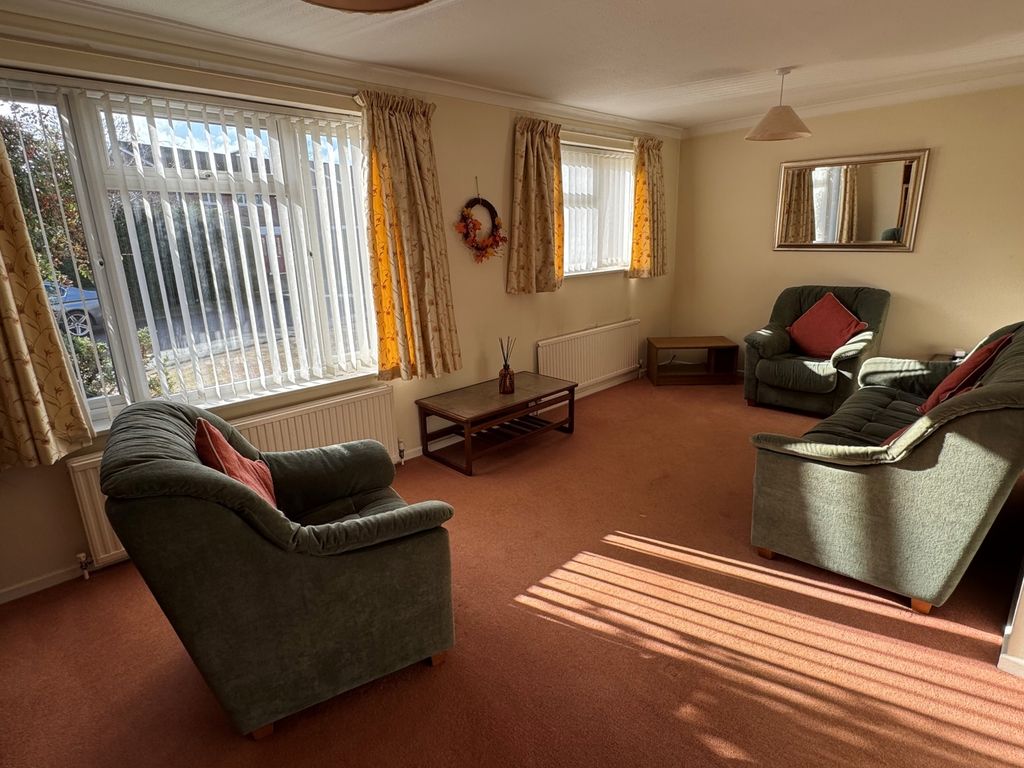 Property photo 3 of 10 Lounge