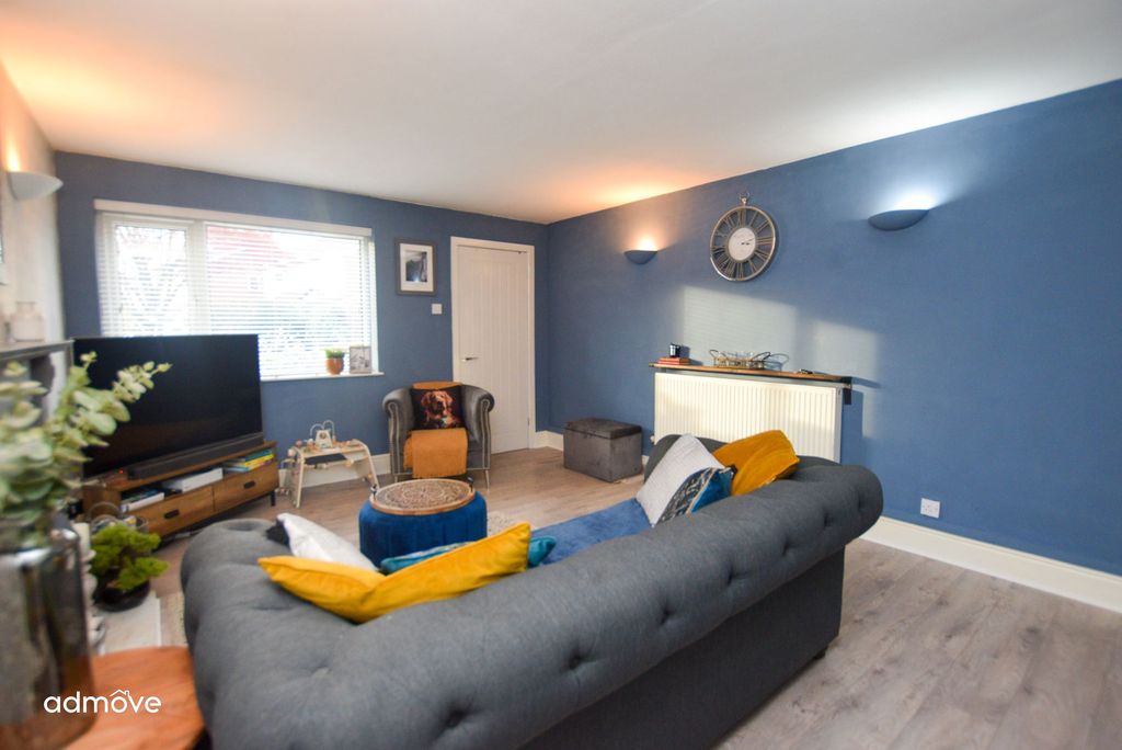 Property photo 3 of 14 Photo 7