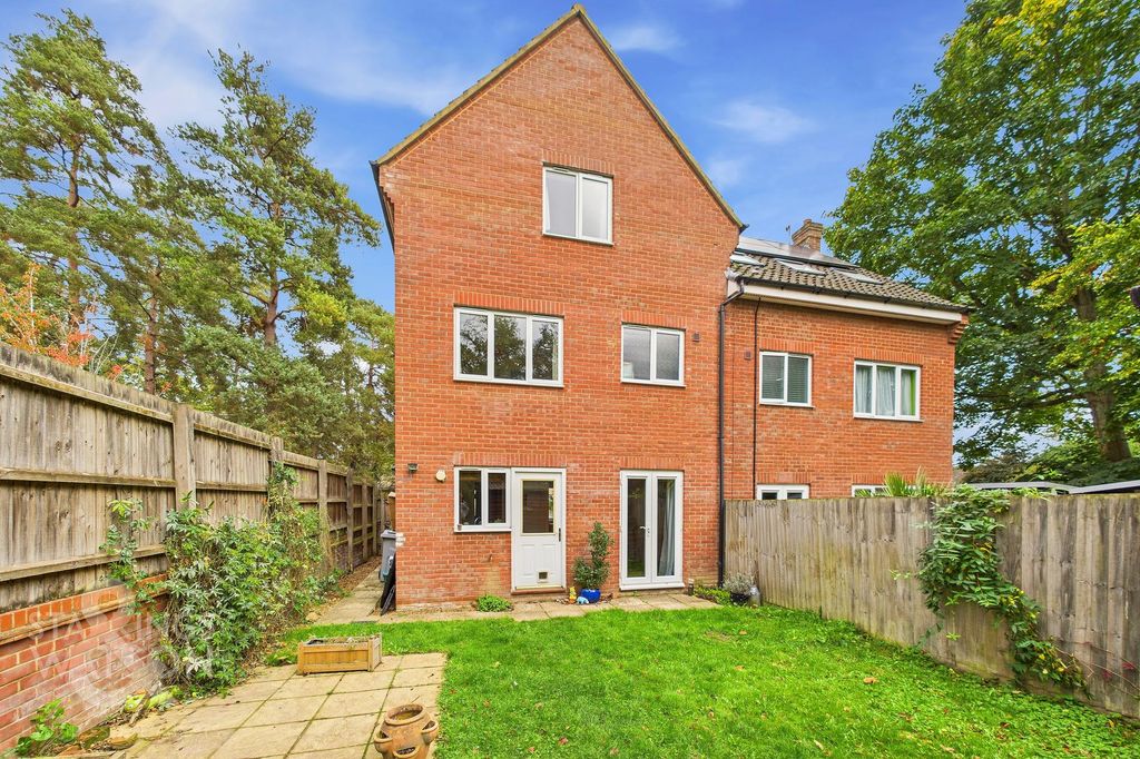 Property photo 1 of 27