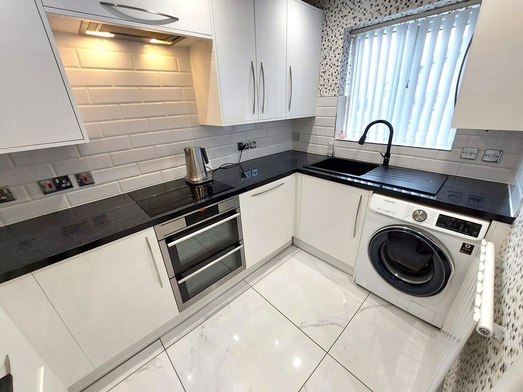 Property photo 3 of 25