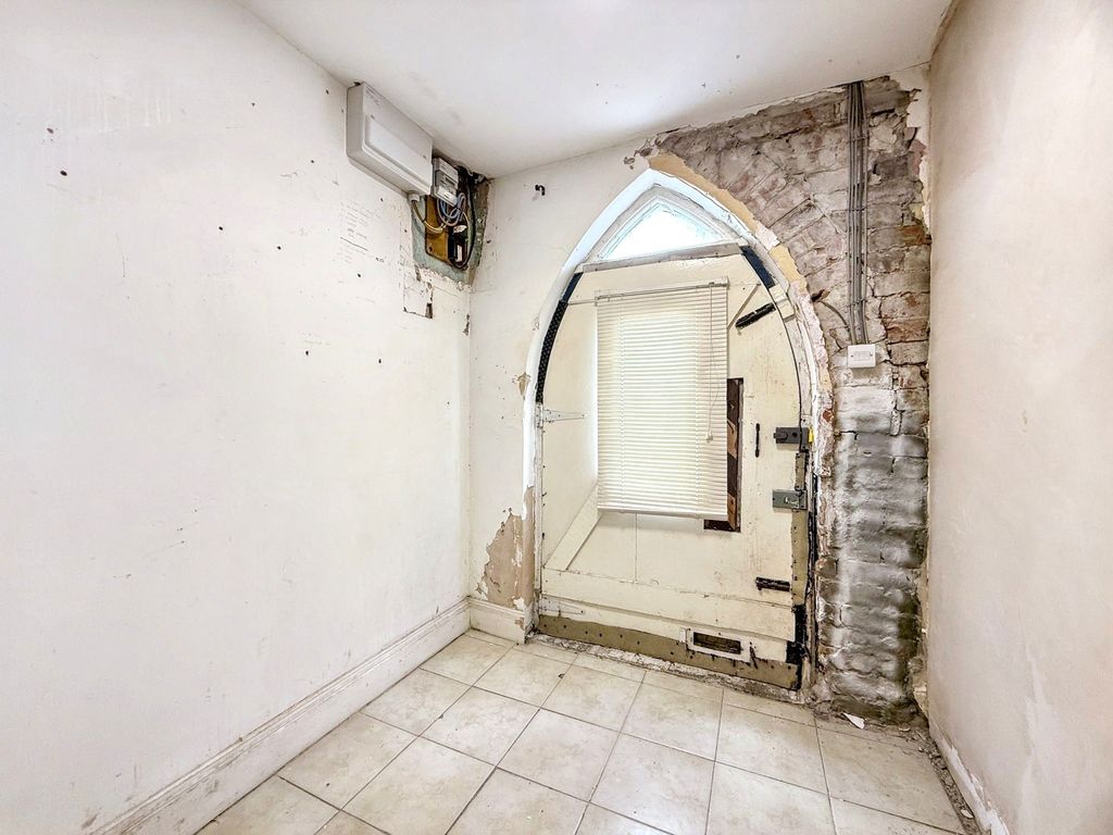 Property photo 3 of 32