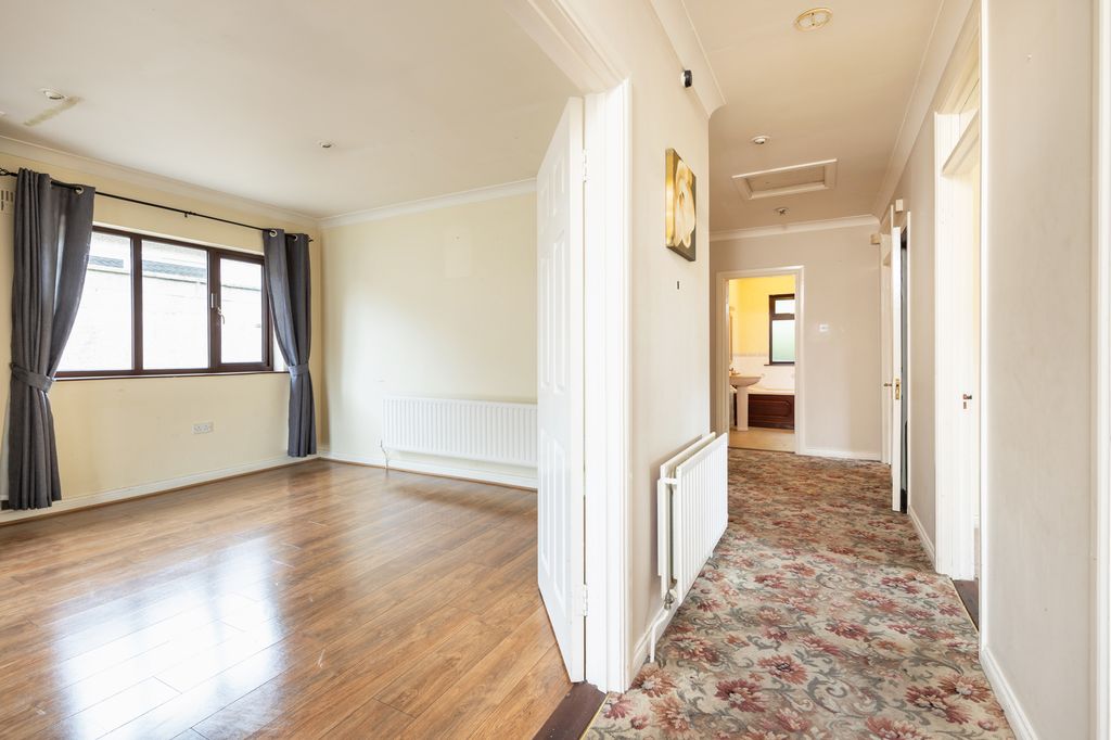 Property photo 3 of 35