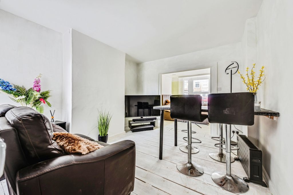 Property photo 2 of 11 Pbox-Img.Jpg