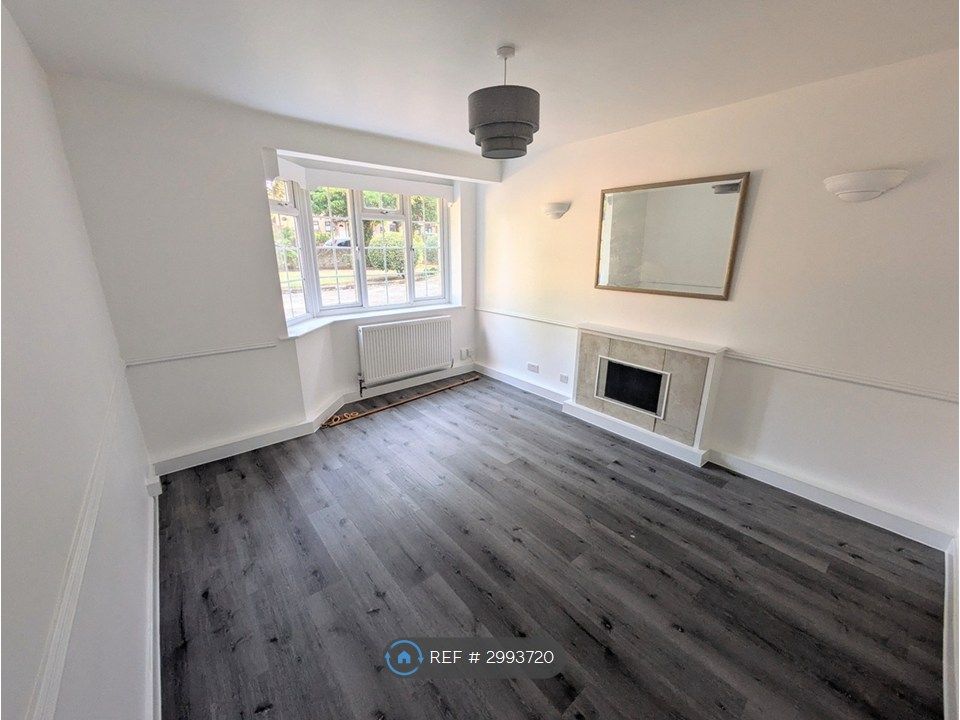 Property photo 1 of 6 Living Room