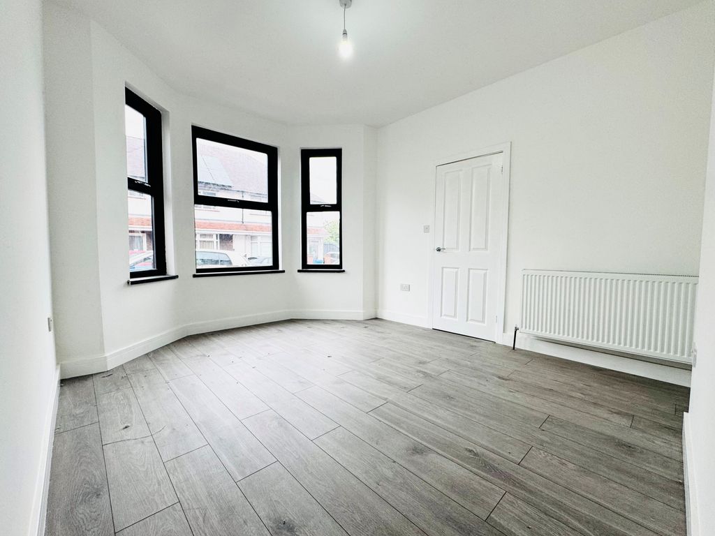 Property photo 1 of 8 Reception Room