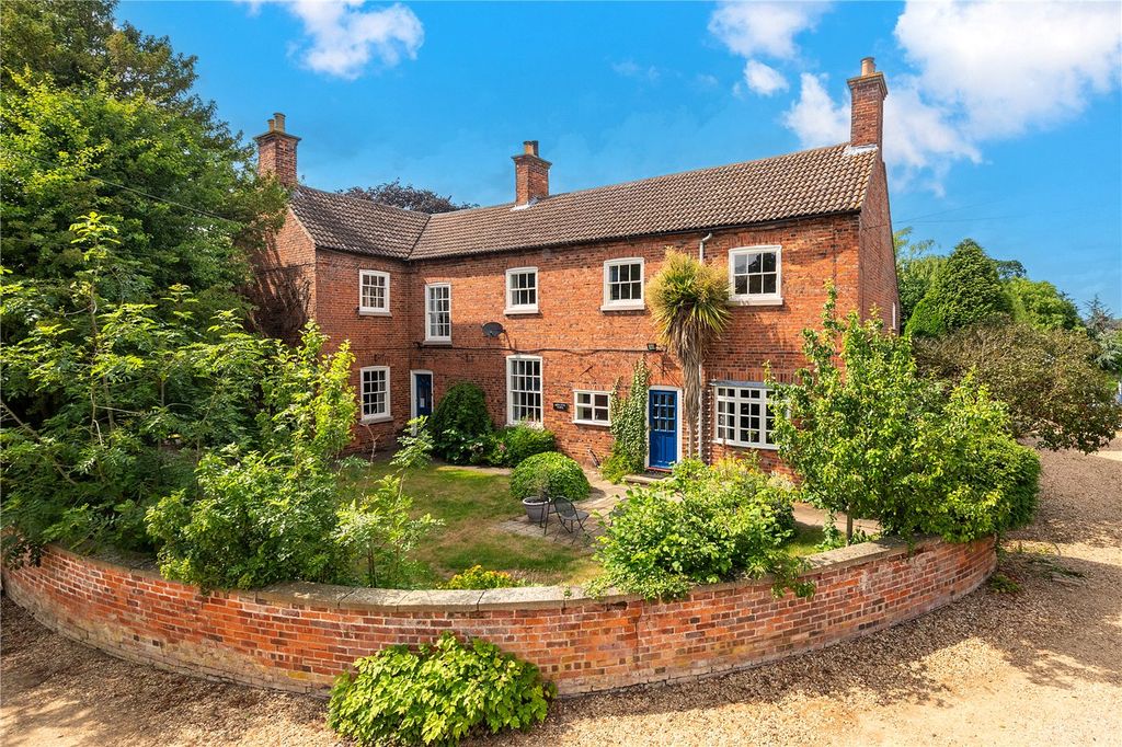 Property photo 2 of 37 Picture No. 01