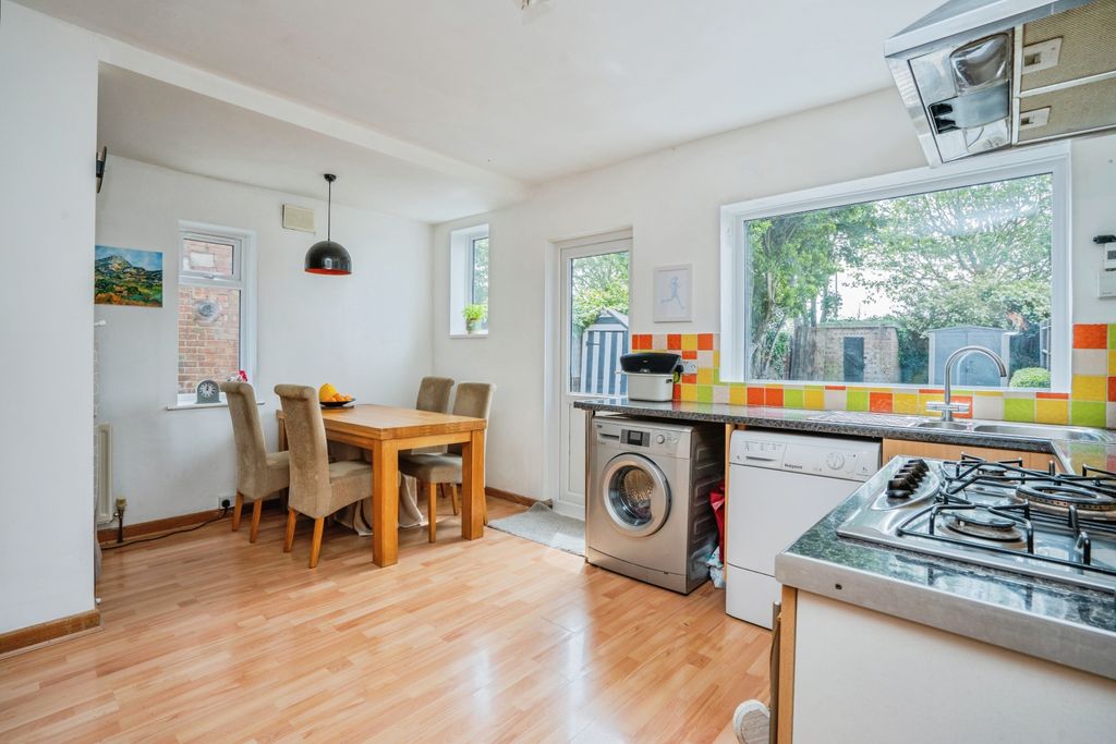 Property photo 2 of 21