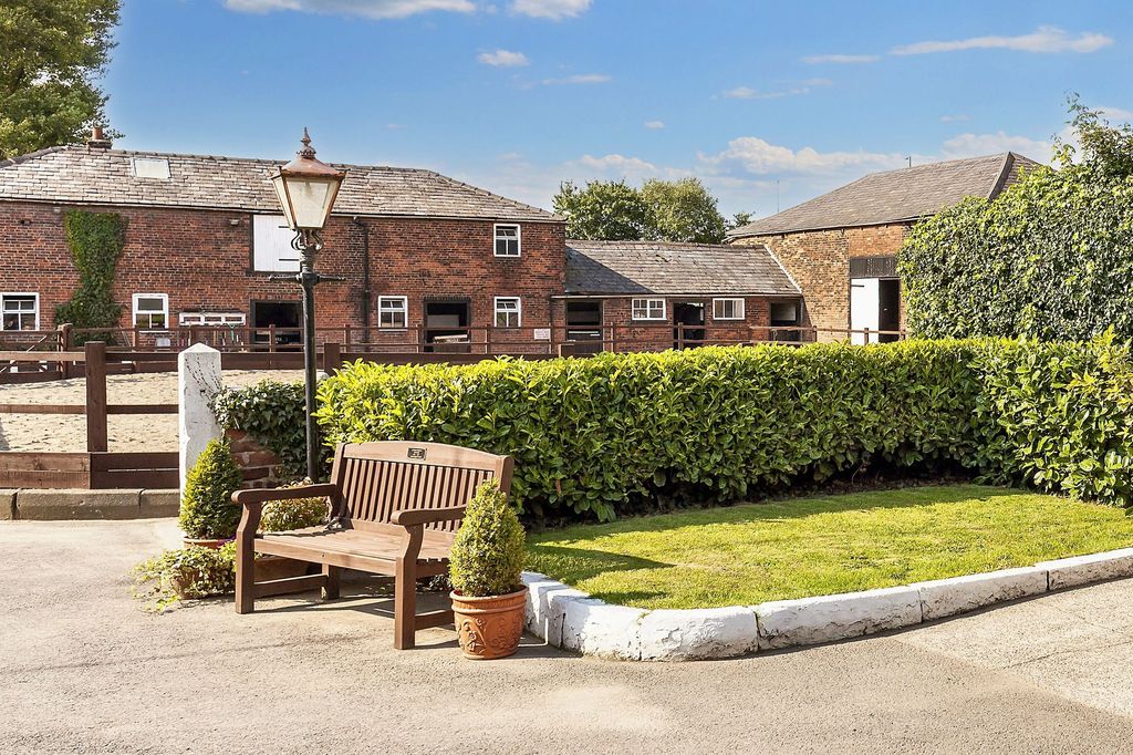 Property photo 2 of 25