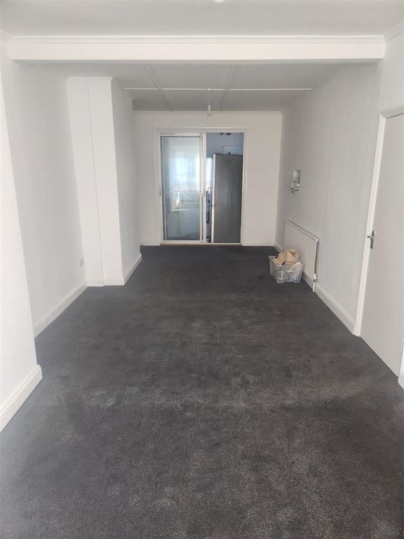 Property photo 3 of 13 E4 6.Jpg
