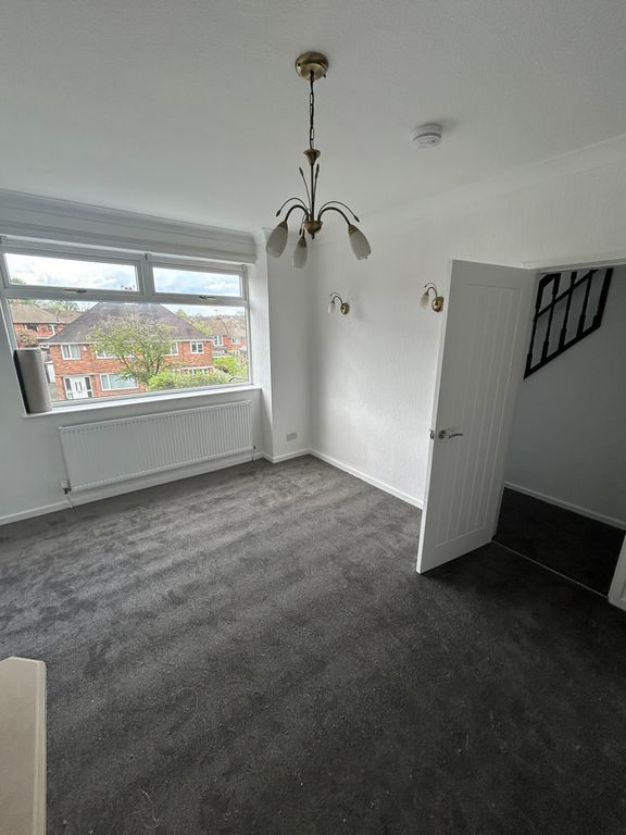 Property photo 3 of 8 Lounge