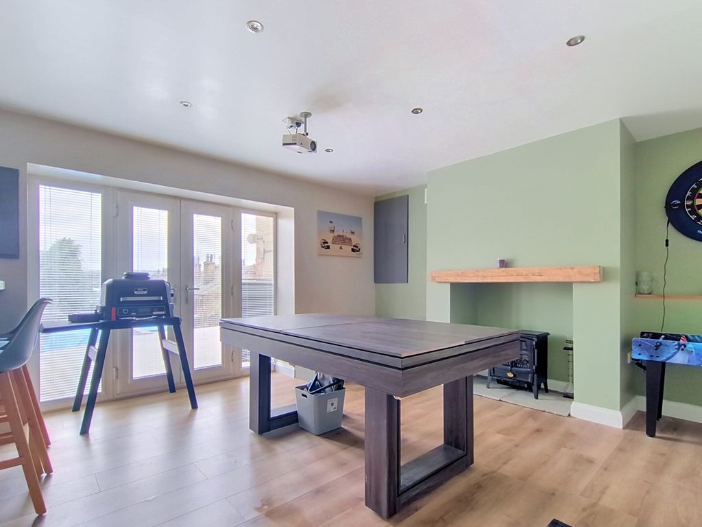 Property photo 3 of 18 7-Lynton-Terrace_00005