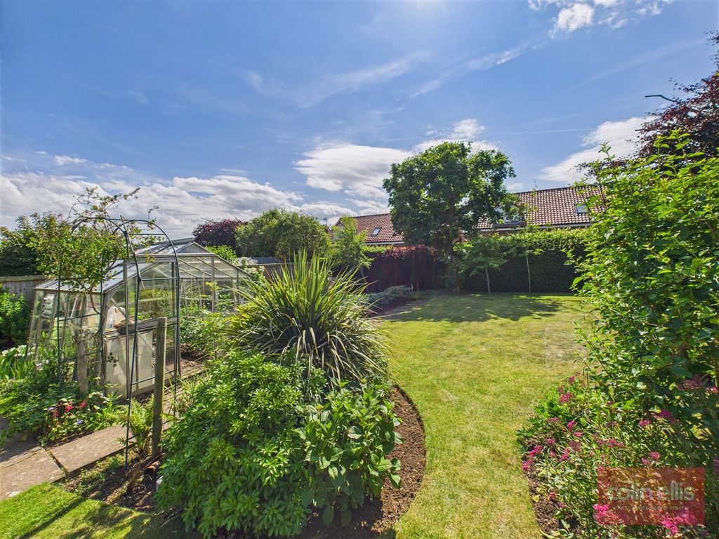 Property photo 3 of 13 Cam05075G0-Pr0137-Still008.Jpg