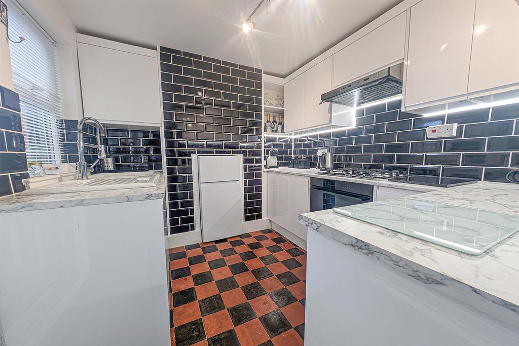 Property photo 3 of 14 Kit2.Jpg