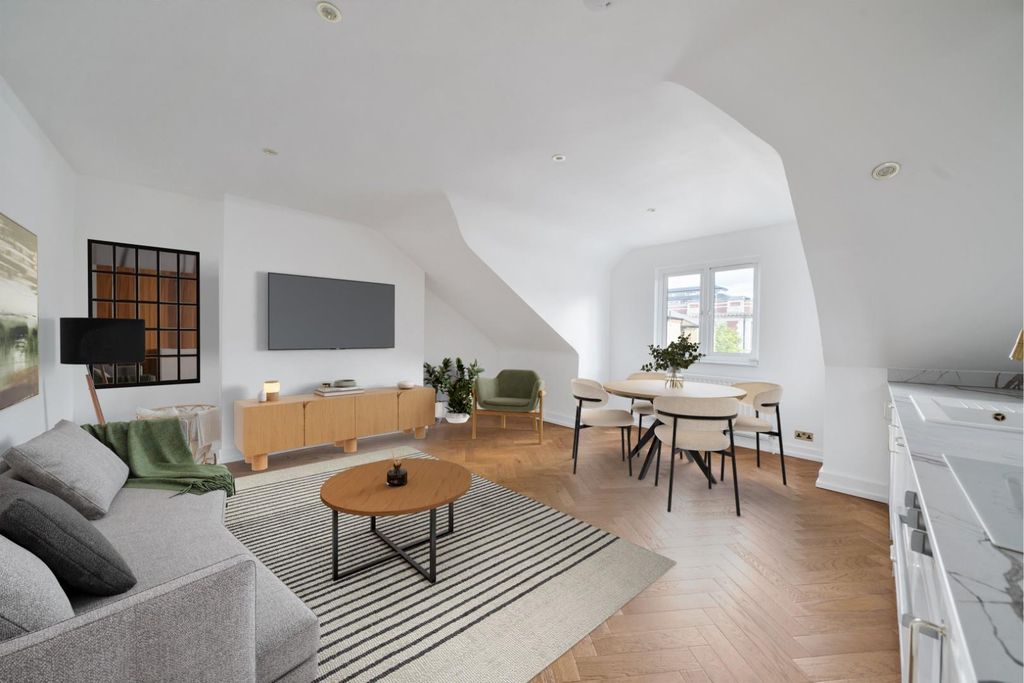 Property photo 3 of 6 Ennismore Avenue Tff 1 W4 Ph4.Jpg