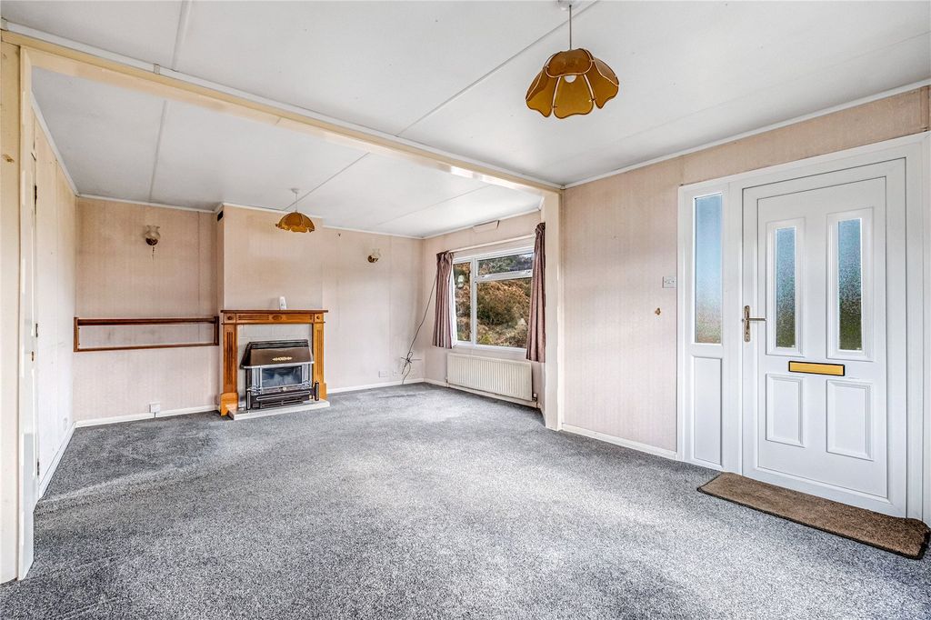 Property photo 2 of 19 Lounge