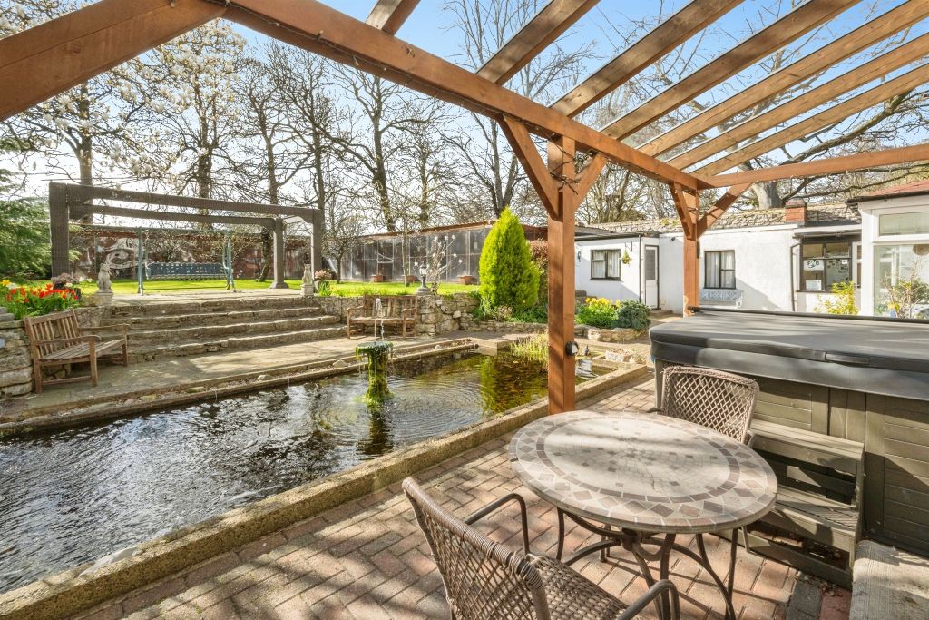 Property photo 2 of 21