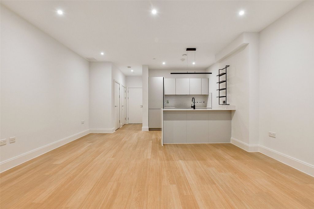 Property photo 1 of 11 Reception Room