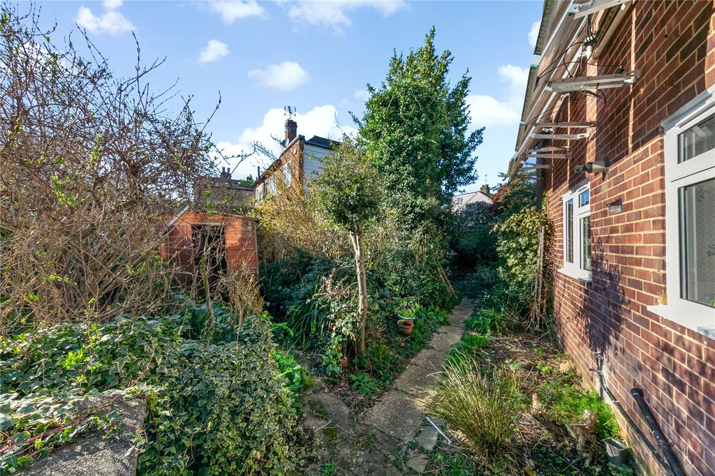 Additional image 4 of 2 bed flat for saleHartland Road, Hampton Hill TW12