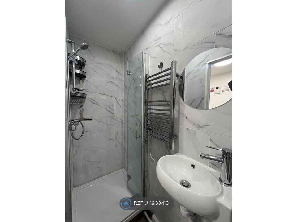 Property photo 2 of 14 En-Suite Bed 1